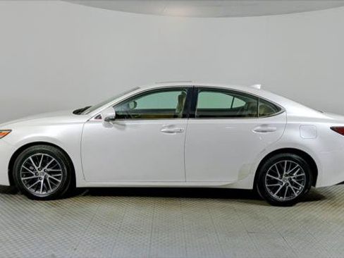 Used 2018 Lexus ES 350 w/ Luxury Package w/Wood Trim FWD image 3