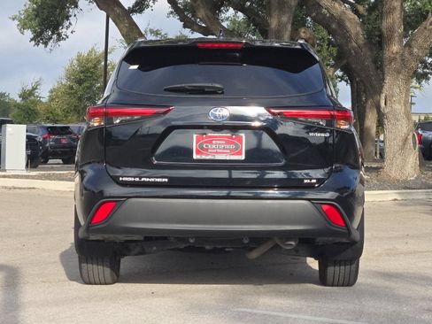 Used 2024 Toyota Highlander XLE AWD/4WD image 4