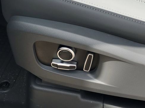 New 2026 Land Rover Defender 130 X-Dynamic SE AWD/4WD image 9