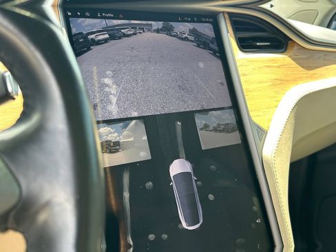 Used 2018 Tesla Model X 75D AWD/4WD image 17