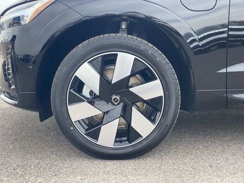 Certified 2025 Volvo XC60 T8 Plus w/ Protection Package Premier image 11