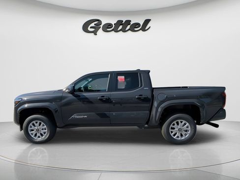 Used 2025 Toyota Tacoma SR5 image 5