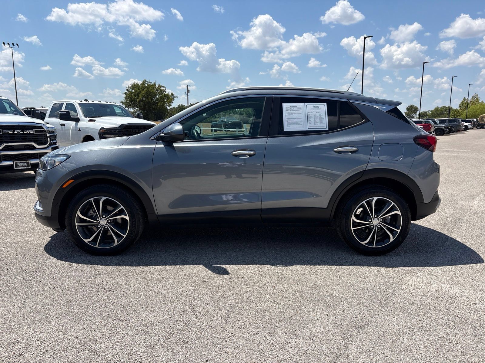 Used 2022 Buick Encore GX Select FWD image 2