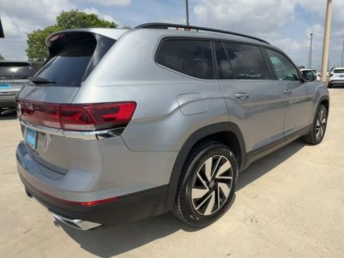 Used 2025 Volkswagen Atlas SE FWD image 8
