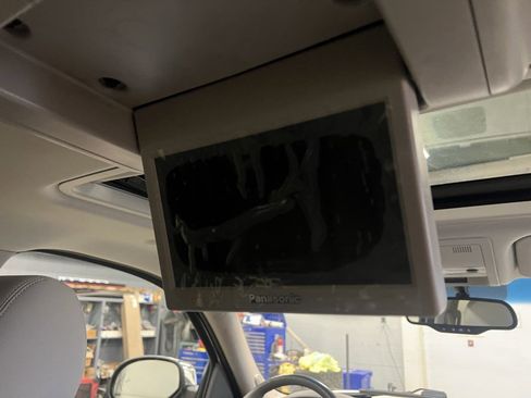 Used 2013 Chevrolet Tahoe LTZ image 16