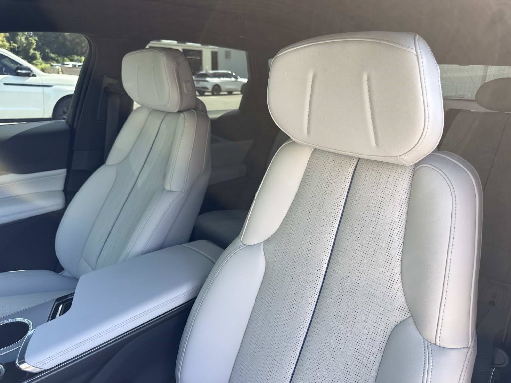 New 2027 Cadillac Lyriq Sport w/ LPO, Floor Liner Package AWD/4WD image 21