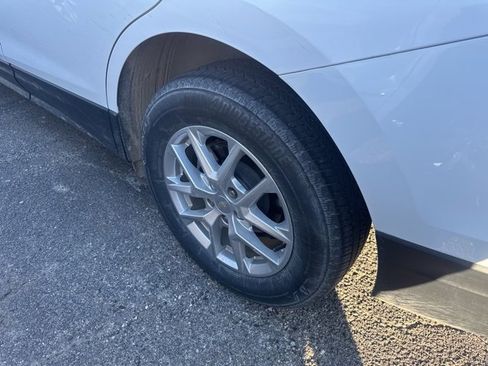 Used 2024 Chevrolet Equinox LT image 7