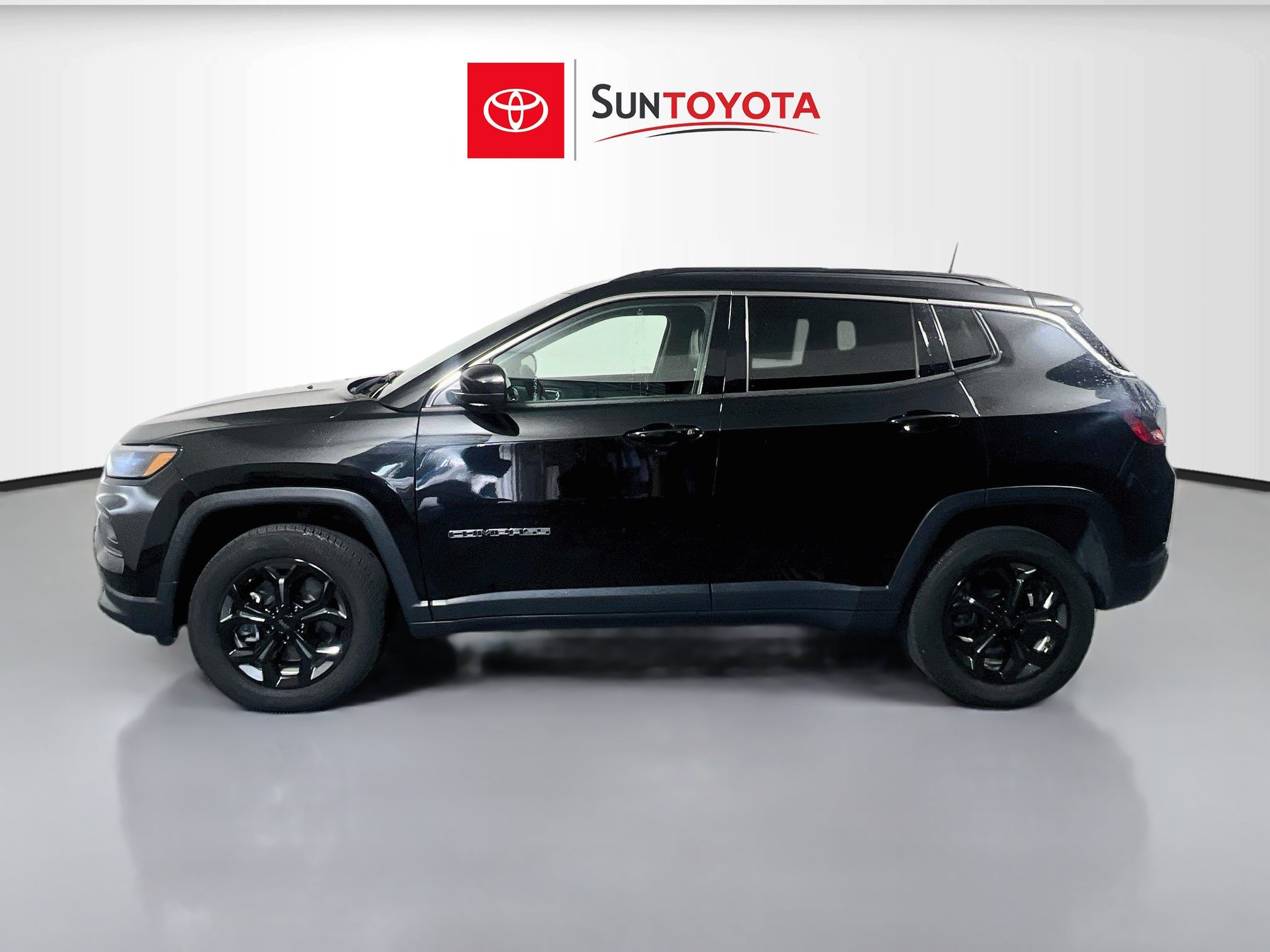 Used 2024 Jeep Compass Latitude AWD/4WD image 7
