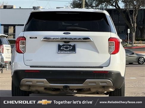 Used 2021 Ford Explorer XLT w/ Equipment Group 202A image 7