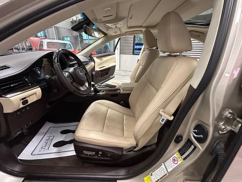 Used 2016 Lexus ES 350 w/ Luxury Package w/Wood Trim FWD image 59