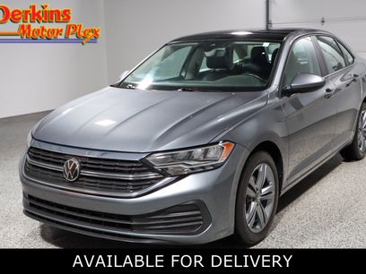 Used 2024 Volkswagen Jetta SE w/ Panoramic Sunroof Package