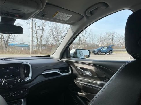 Used 2024 GMC Terrain SLT image 28