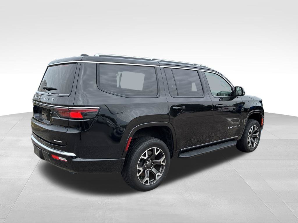 Used 2024 Jeep Wagoneer Series III AWD/4WD image 5
