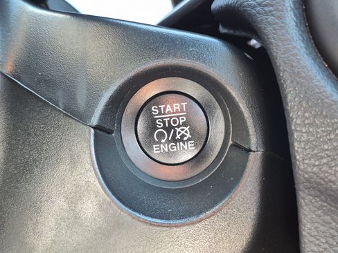 Used 2018 Jeep Compass Latitude w/ Popular Equipment Group AWD/4WD image 19