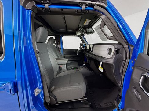 New 2025 Jeep Wrangler Sahara w/ Technology Group image 30