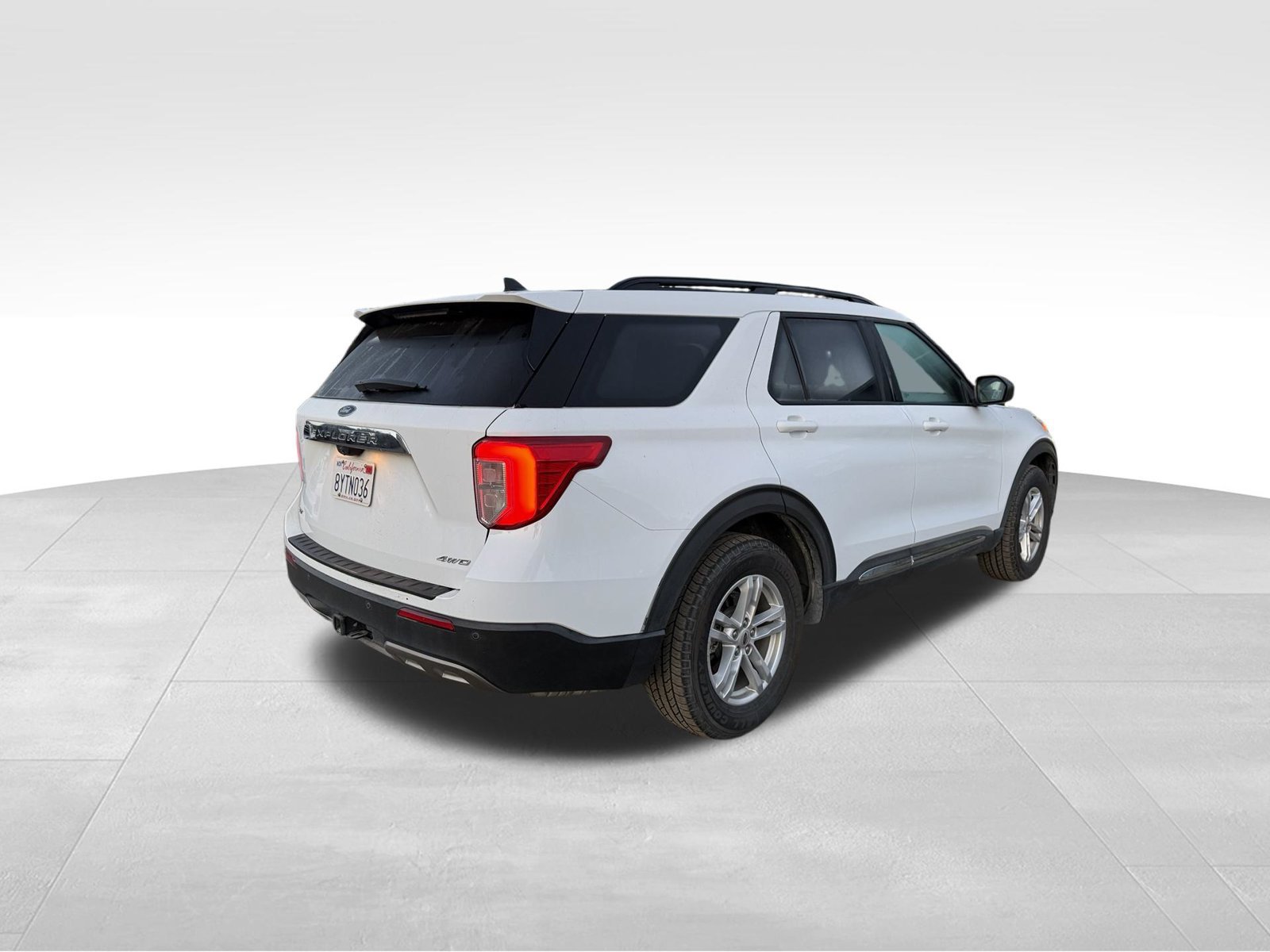 Used 2021 Ford Explorer XLT w/ Equipment Group 202A AWD/4WD image 3