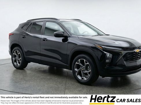 Used 2025 Chevrolet Trax LT FWD image 1