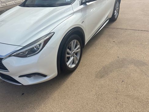 Used 2018 INFINITI QX30 Premium FWD image 2