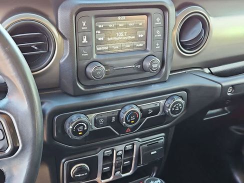 Used 2018 Jeep Wrangler Unlimited Sport S image 28