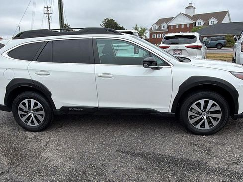 Used 2024 Subaru Outback Premium AWD/4WD image 4