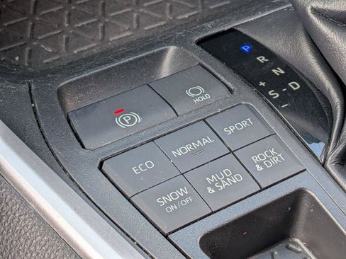 Used 2020 Toyota RAV4 XLE Premium AWD/4WD image 15