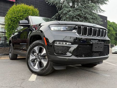 Used 2022 Jeep Grand Cherokee Limited 4xe w/ Luxury Tech Group II AWD/4WD image 8