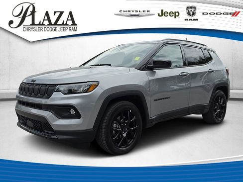 Used 2022 Jeep Compass Latitude FWD image 1