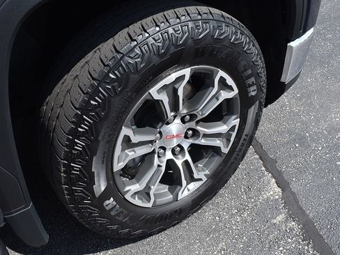 Used 2023 GMC Sierra 1500 SLT w/ SLT Convenience Package AWD/4WD image 11