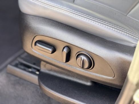 Used 2020 Buick Enclave Essence w/ Sound and Sites Package image 7