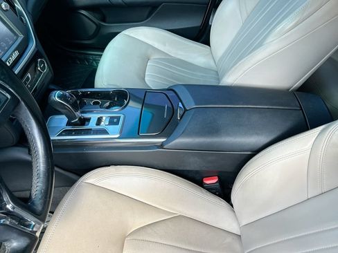 Used 2015 Maserati Ghibli RWD image 28