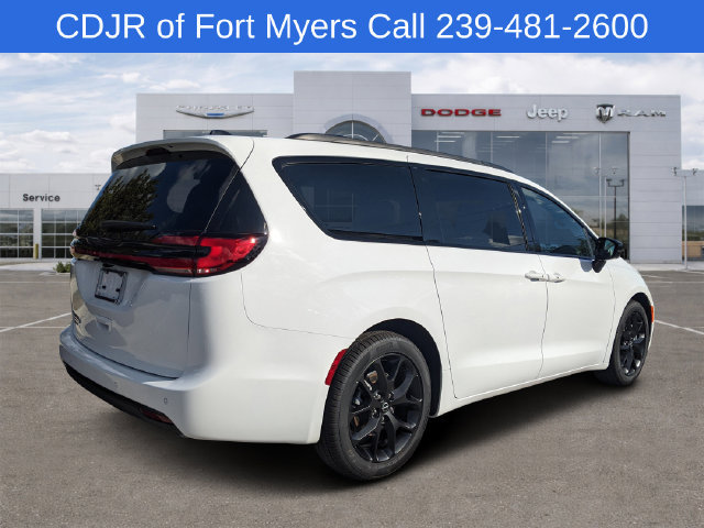 New 2026 Chrysler Pacifica Select FWD image 3