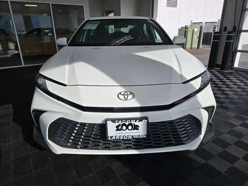 Used 2025 Toyota Camry SE image 9