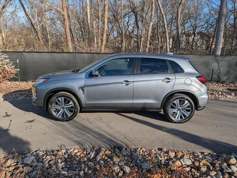 Used 2024 Mitsubishi Outlander Sport SE image 2