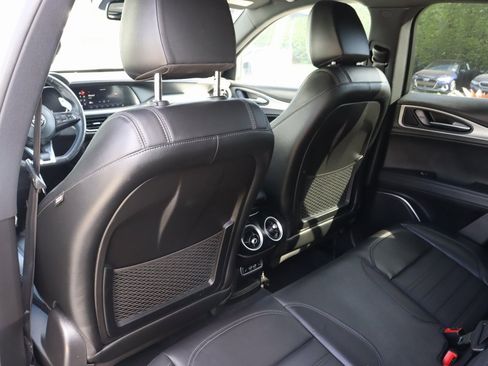 Used 2023 Alfa Romeo Stelvio Veloce image 20