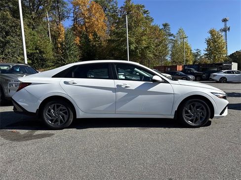New 2026 Hyundai Elantra Blue image 8