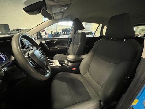 Used 2019 Toyota RAV4 LE w/ Carpet Mat Package AWD/4WD image 20