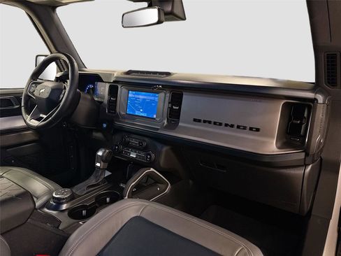 Certified 2021 Ford Bronco Outer Banks w/ Sasquatch Package image 26