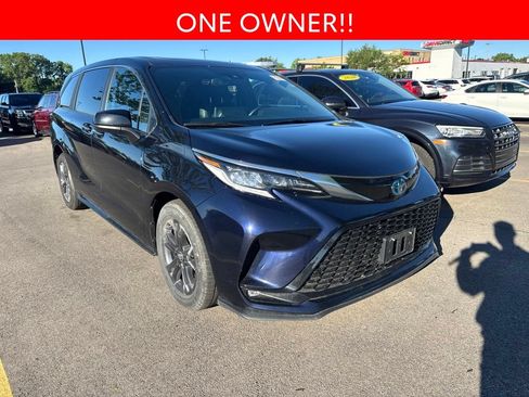 Used 2024 Toyota Sienna XSE AWD/4WD image 3