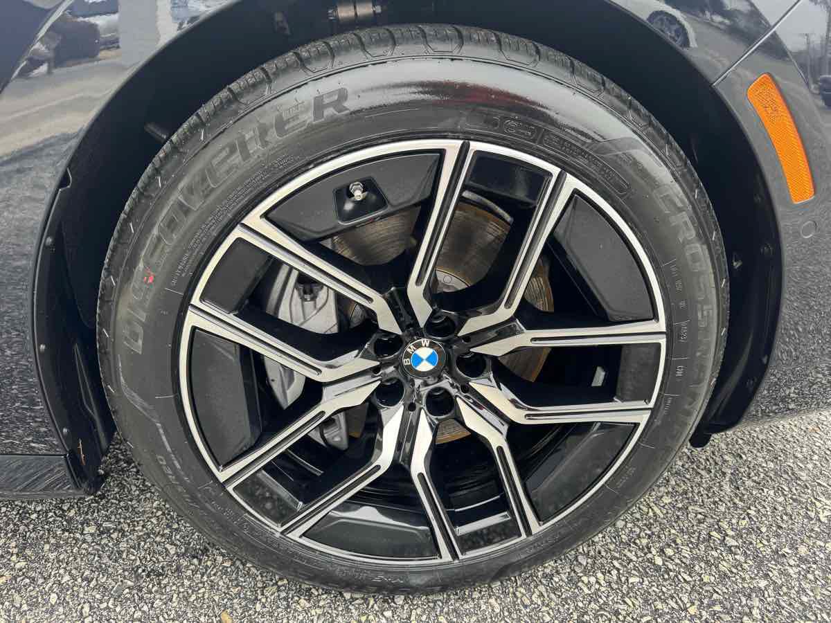 Used 2025 BMW 740i xDrive AWD/4WD image 32