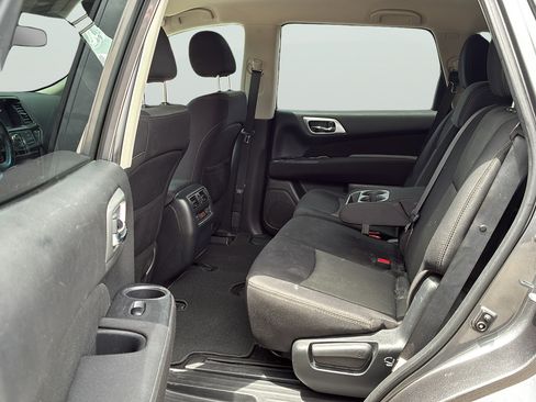 Used 2017 Nissan Pathfinder SV FWD image 16