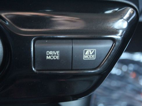 Used 2017 Toyota Prius Four image 21