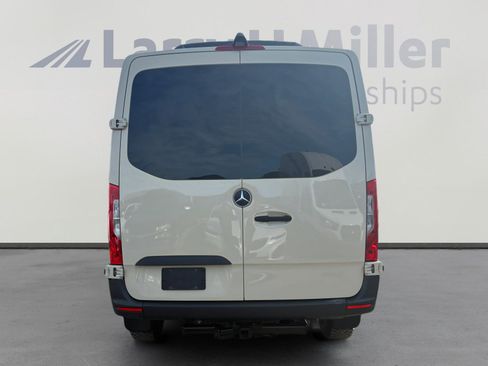 Used 2021 Mercedes-Benz Sprinter 2500 image 4