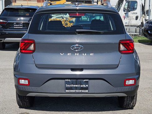 Used 2025 Hyundai Venue SEL FWD image 5