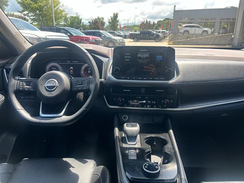 Used 2023 Nissan Rogue Platinum w/ Platinum Premium Package AWD/4WD image 18