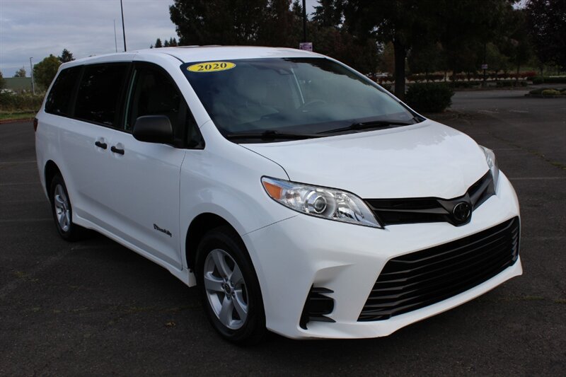 Used 2020 Toyota Sienna L FWD image 1