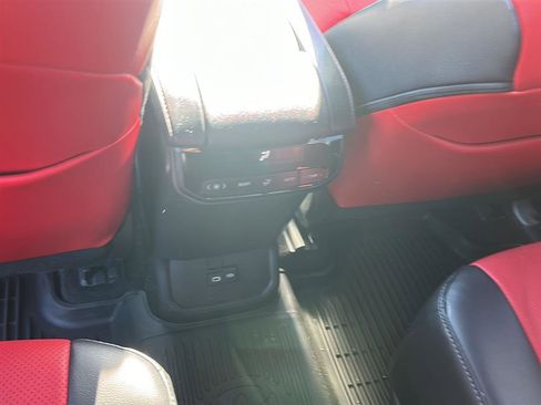 Used 2025 Toyota Highlander XSE AWD/4WD image 19