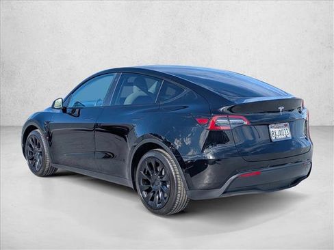 Used 2021 Tesla Model Y Long Range image 8