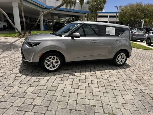 Used 2024 Kia Soul LX w/ Option Group 015 FWD image 32