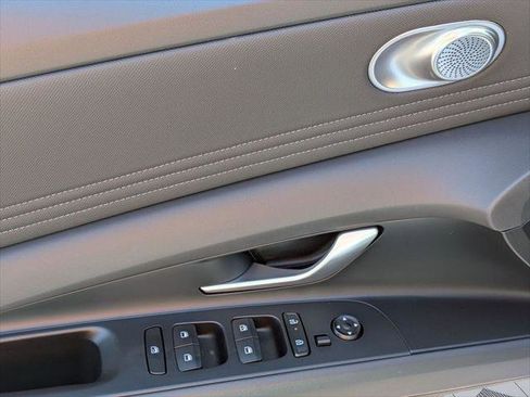 New 2026 Hyundai Elantra Limited FWD image 11