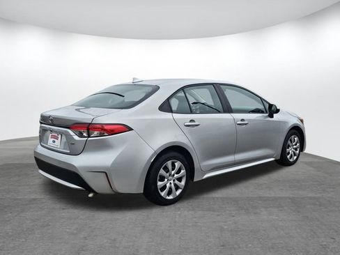 Used 2021 Toyota Corolla LE image 4